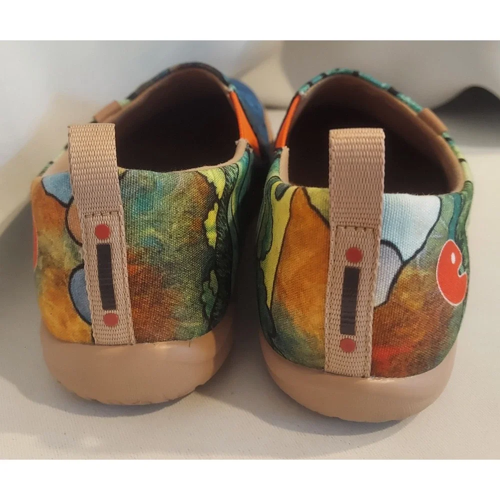 UIN Womens Painted Art Porpoise Toledo Canvas Slip-On Sneakers Loafers Size 6